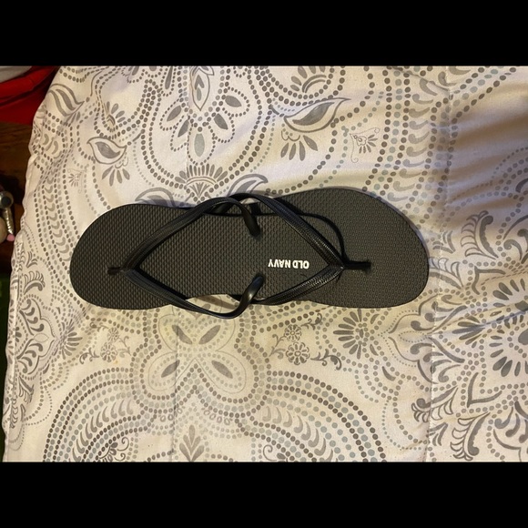 Old Navy Flip Flops , size 9, but fit like an 8. - Picture 7 of 8